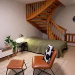 Two-story Family For 10 Persons With Private Yard Apartment *