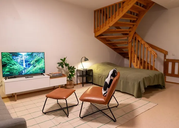 Two-story Family For 10 Persons With Private Yard Apartment *